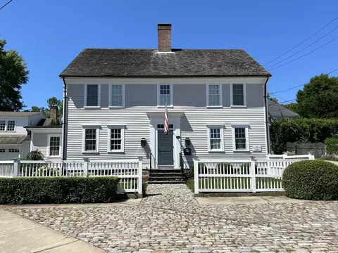 14 Cliff St, Stonington, CT 06378