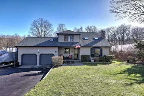 856 W Woods Rd, Hamden, CT 06518