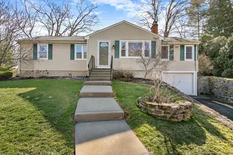 324 Kenwood Ave, Hamden, CT 06518
