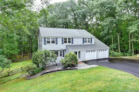 427 Woodhaven Rd, Glastonbury, CT 06033
