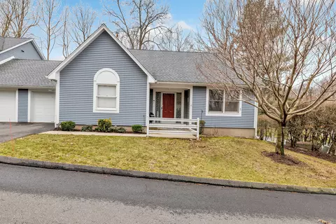 1 Meadow Lake Dr #1, Shelton, CT 06484