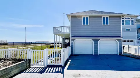 33 Point Beach Dr, Milford, CT 06460