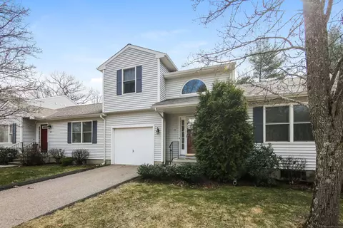 44 Cheyenne Ct, Marlborough, CT 06447