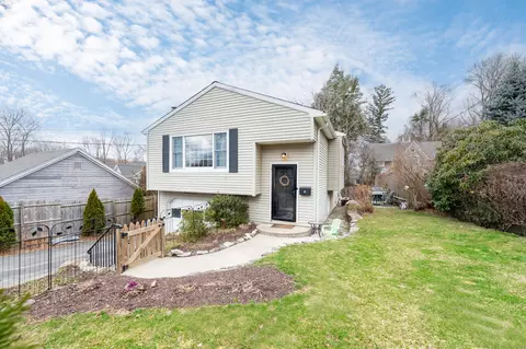 8 Andrews St, Bethel, CT 06801