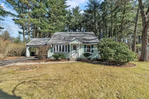 34 Chestnut Dr, Windsor, CT 06095