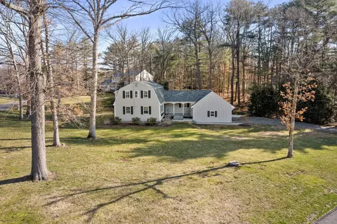 2 Glenn Hollow Ln, Simsbury, CT 06092