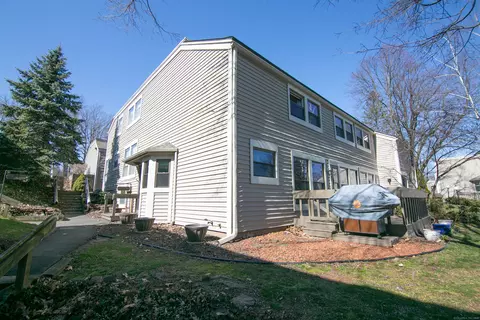 31 Stevens Pl, Rocky Hill, CT 06067