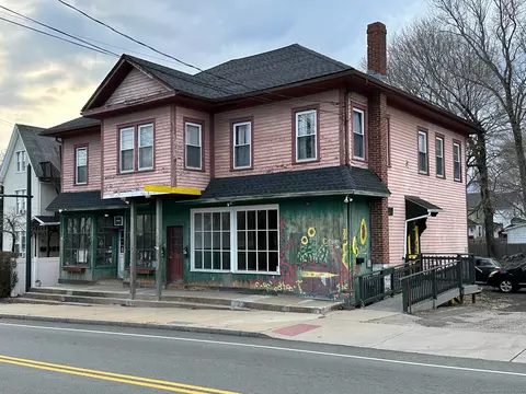 205-209 W Thames St, Norwich, CT 06360