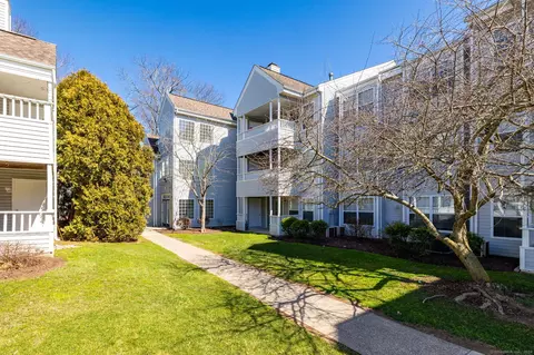 2 Forest Glen Cir #7, Middletown, CT 06457