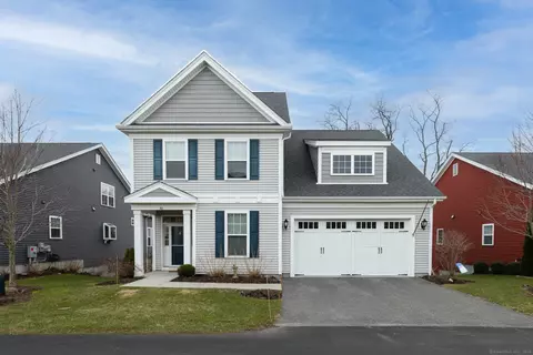46 Twin Oak Trl #46, Beacon Falls, CT 06403