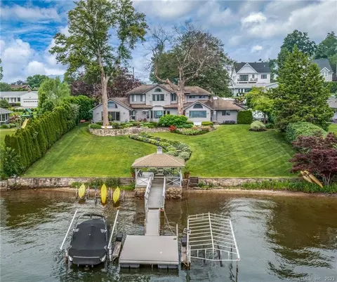 38 Arrowhead Rd, Brookfield, CT 06804