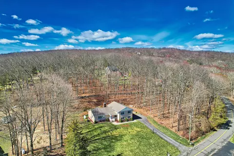 15 Fairfield Rd, Oxford, CT 06478