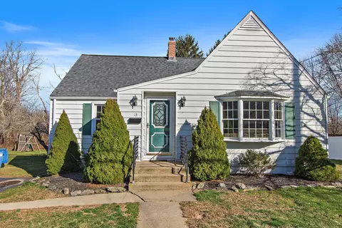 13 Lambert Dr, Norwich, CT 06360