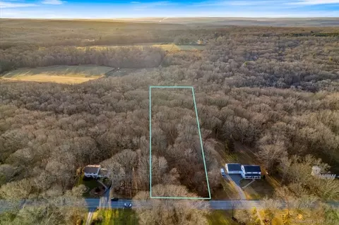25 Tanglewood Dr, Preston, CT 06365