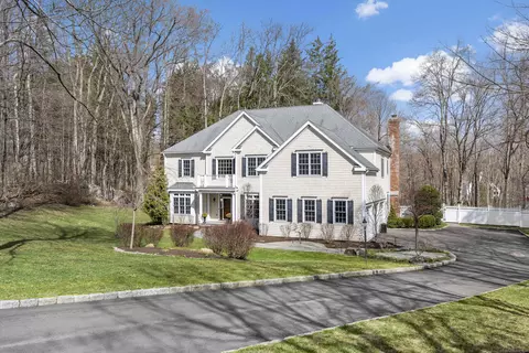 16 Great Rocks Pl, Ridgefield, CT 06877