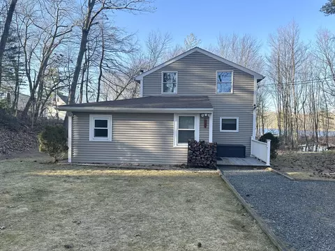 418 Lake Rd, Suffield, CT 06093