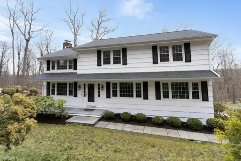 27 Mimosa Ct, Ridgefield, CT 06877