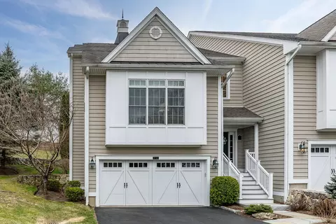 32 Great Heron Ln #32, Brookfield, CT 06804