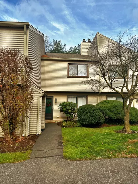 1 Horizon Dr #22, Norwalk, CT 06854