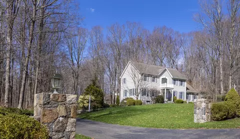 4 Saugatuck Ridge Rd, Danbury, CT 06810