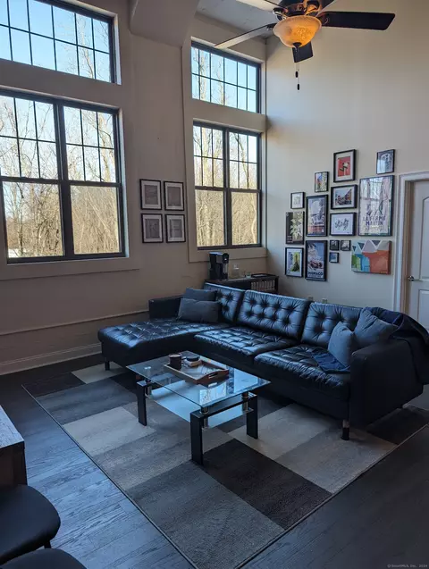 33 Mechanic St #310, Windsor, CT 06095