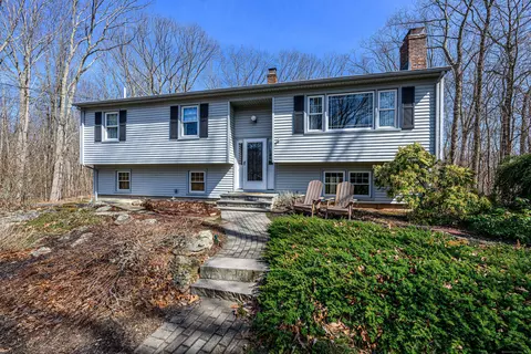 56 Brookwood Rd, Guilford, CT 06437