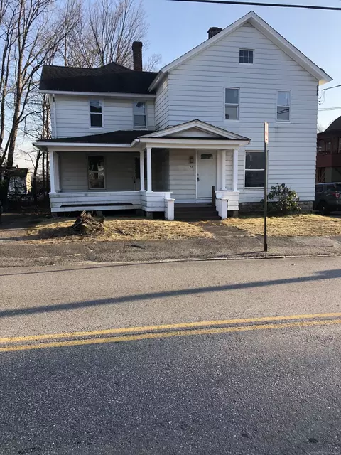 27 Pearl St, Torrington, CT 06790