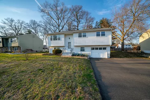32 Sparrowbush Rd, East Hartford, CT 06108