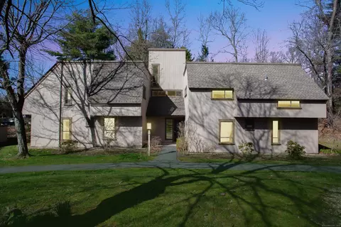 26 Crocus Ln #26, Avon, CT 06001