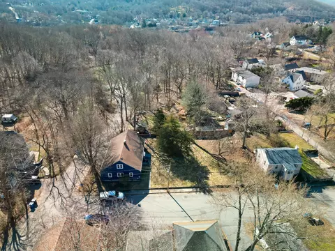 11 Joseph St, Norwich, CT 06360