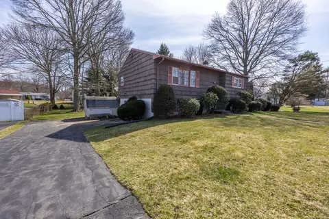5 Valley Brook Rd, West Haven, CT 06516