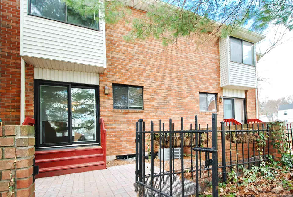 51 Danforth Ln 51, West Hartford, CT 06110 23 Photos Movoto