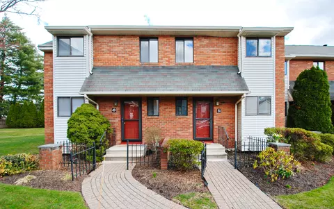 51 Danforth Ln #51, West Hartford, CT 06110