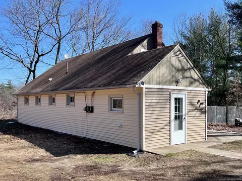 8 Fitch Hill Rd, Montville, CT 06382