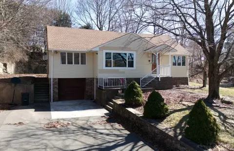 4 Nicholas Cir, Wolcott, CT 06716