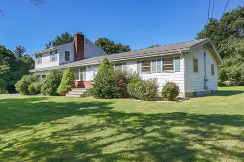 15 Mayflower Dr, Trumbull, CT 06611