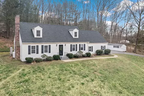 178 Quassapaug Rd, Woodbury, CT 06798