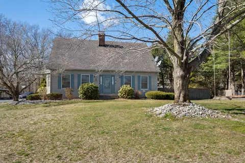 45 Strawberry Hill Rd, Windsor, CT 06095