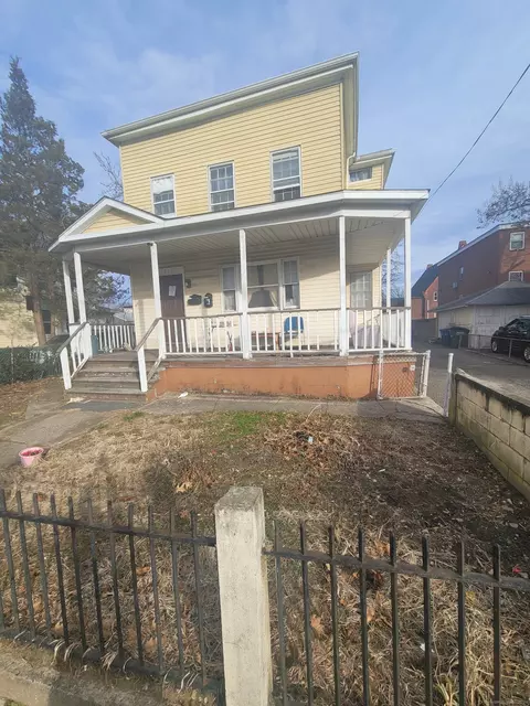 272 Harriet St, Bridgeport, CT 06608