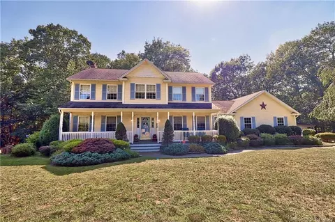 3 Country Farm Rd, Oxford, CT 06478