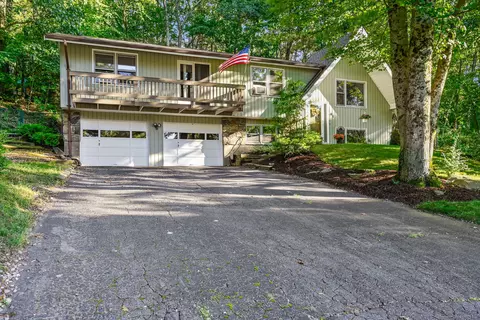 98 Bouldercrest Ln, Vernon, CT 06066