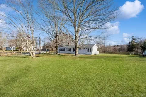 42 Railroad Ave, Chester, CT 06412