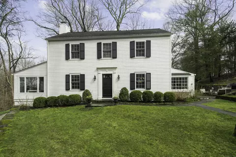 156 Mariomi Rd, New Canaan, CT 06840