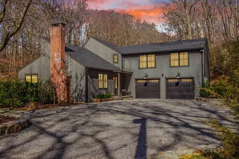 317 Church Hill Rd, Woodbury, CT 06798