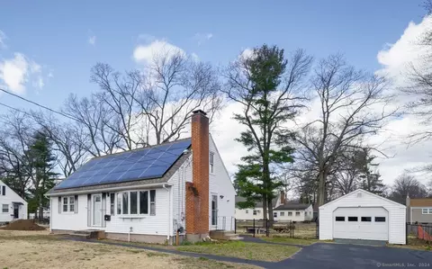 21 Iroquois Rd, Enfield, CT 06082