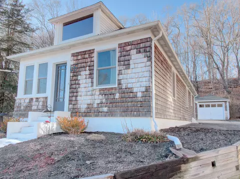 66 Riverside Dr, Sprague, CT 06330