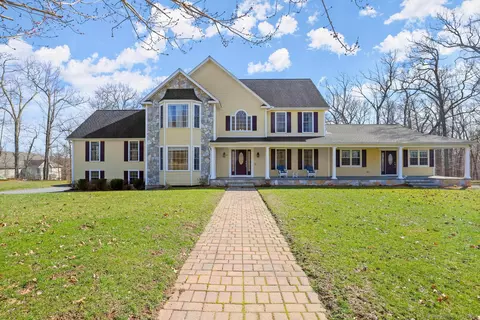 64 Mustang Dr, Monroe, CT 06468