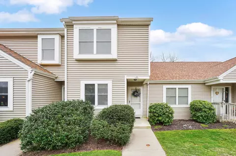 33 Brentwood Dr #33, Wallingford, CT 06492