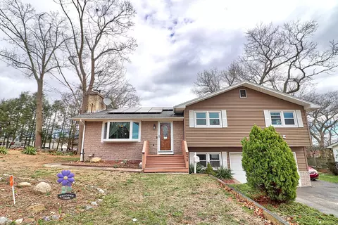 25 Birchfield Dr, Waterbury, CT 06705