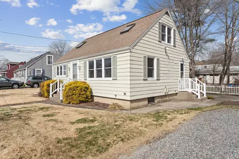 14 9th Ave, Waterford, CT 06385